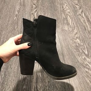 Steve Madden beautiful quilted pattern boot 6.5